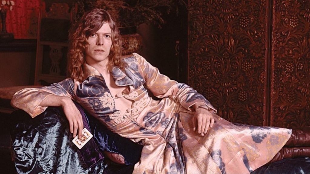 bowie in jurk voor The Man Who Sold The World