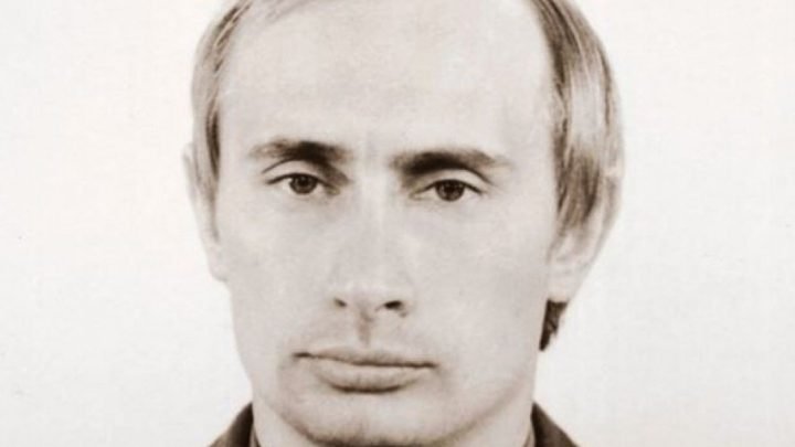 een jonge Vladimir Poetin als KGB officier