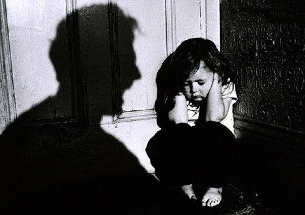 kenmerken van seriemoordenaars - misbruik in de kindertijd