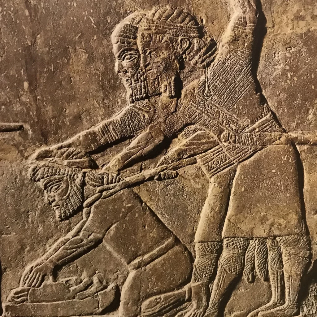 assyrische soldaten martelen een gevangene