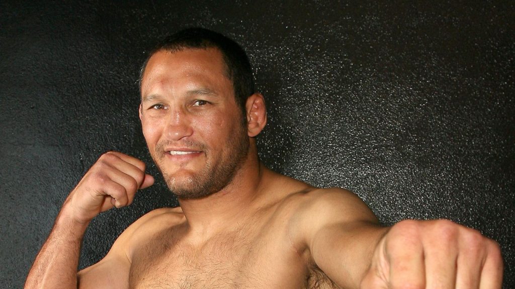 cage fighting Dan Henderson