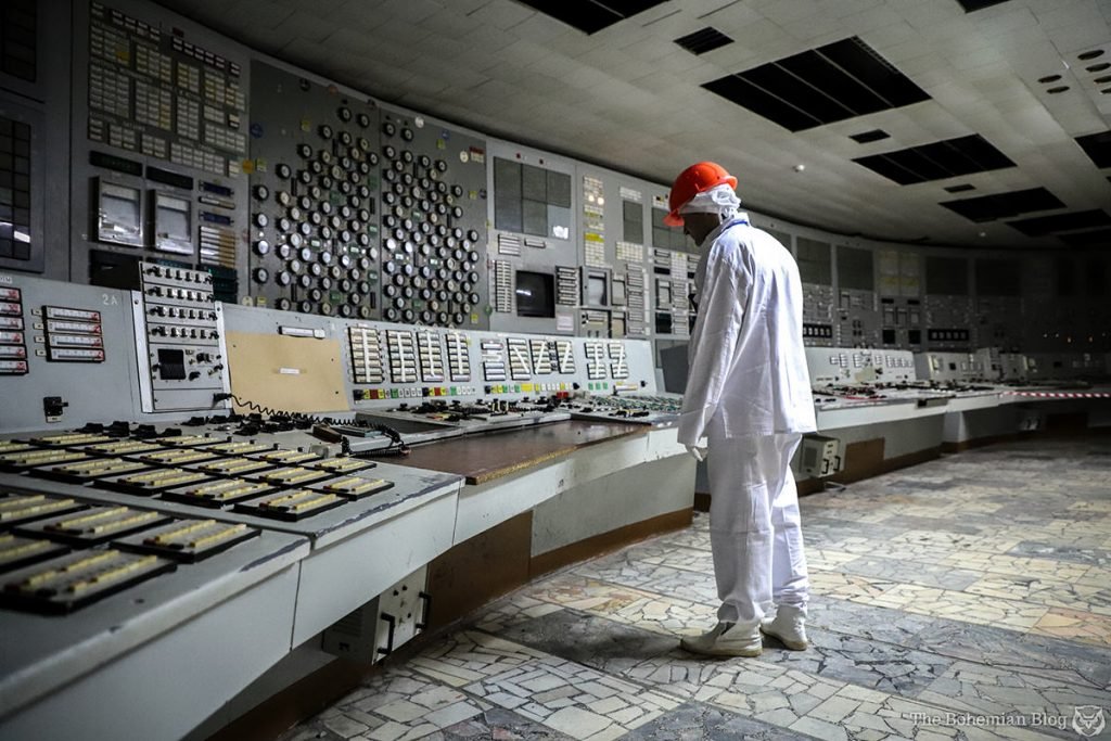 in de controle kamer van de kerncentrale van tsjernobyl
