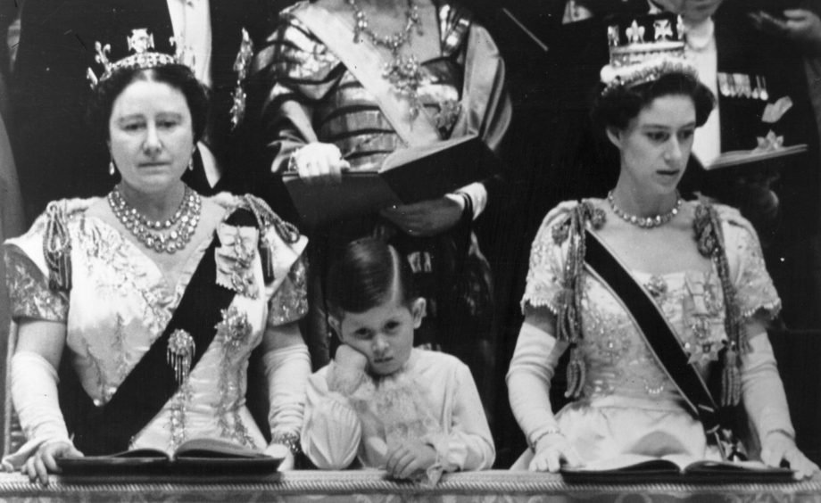 koning charles op de kroning van zijn moeder